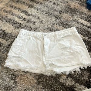 KanCan white shorts - size large (28)
